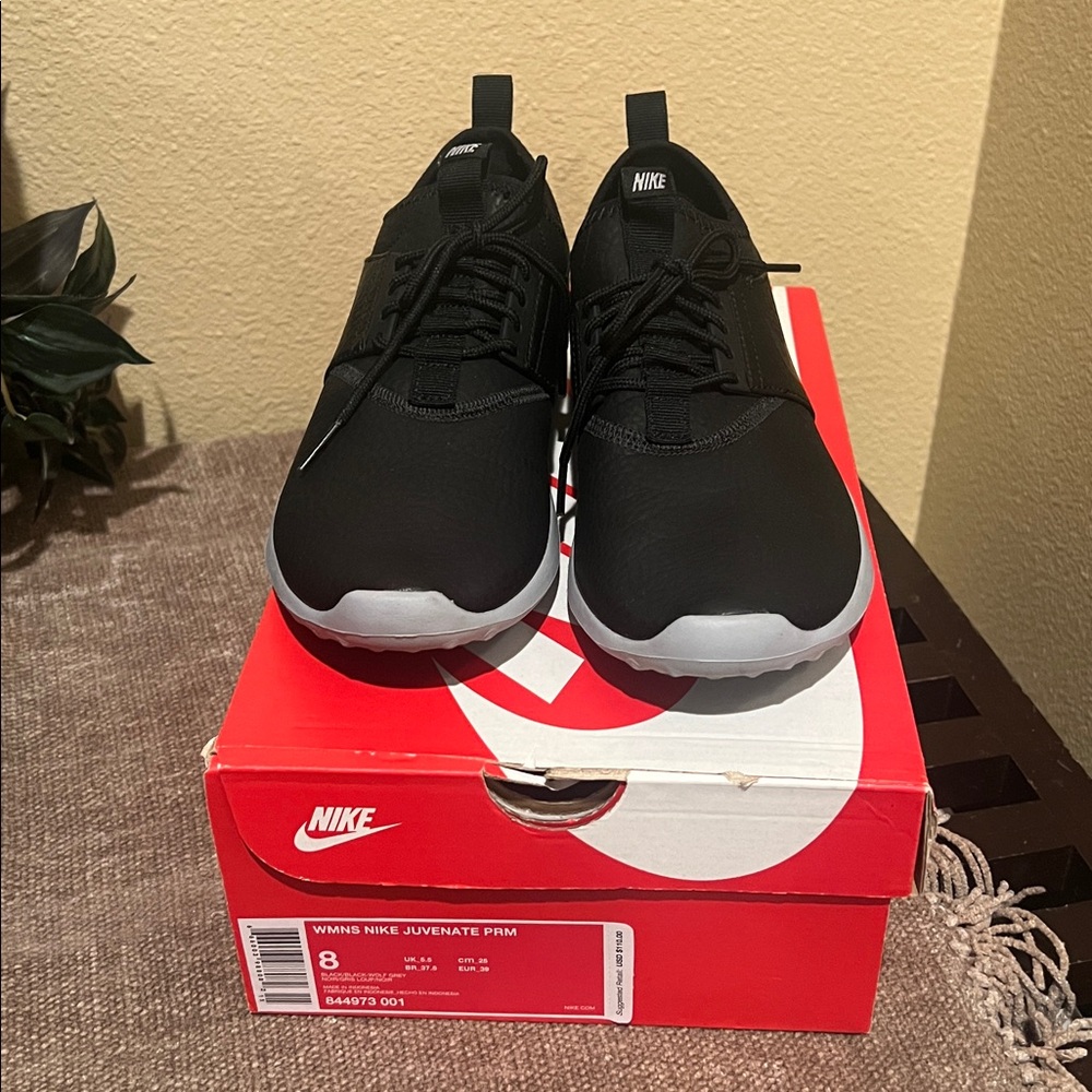 Nike Juvenate PRM Black and Gray Athletic Shoes